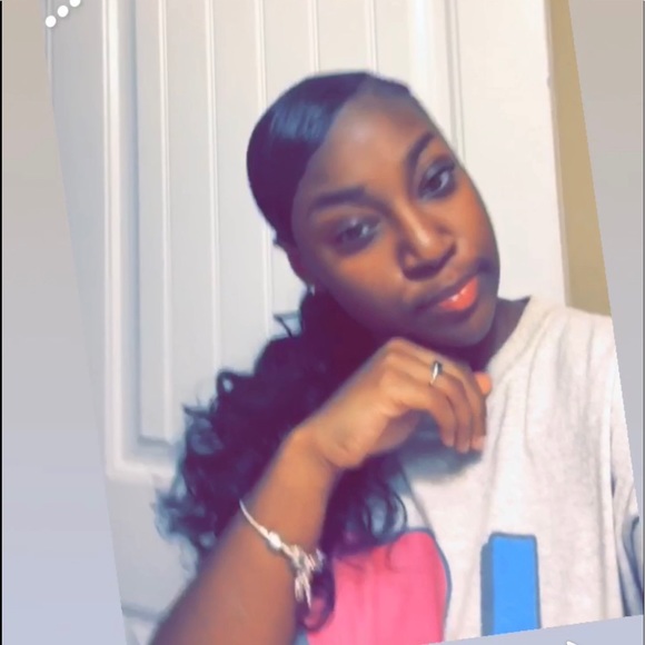 Meet your Posher, Madison - Picture 4 of 6